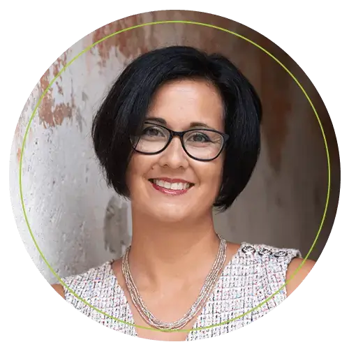 Circle-Crop-HeadshotsSarah.png (01)